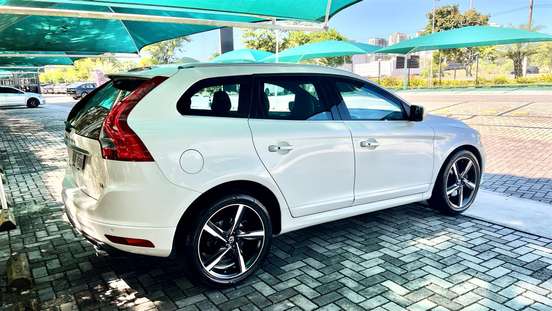 VOLVO-XC60-2015