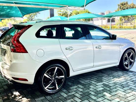 VOLVO-XC60-2.0 T6 R DESIGN TURBO GASOLINA 4P AUTOMÁTICO VOLVO-XC60-2015
