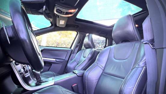 VOLVO-XC60-2015