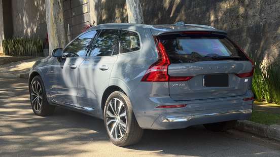 VOLVO-XC60-2022