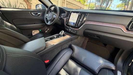 VOLVO-XC60-2022