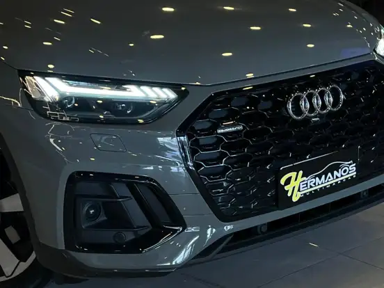 AUDI-Q5-2021