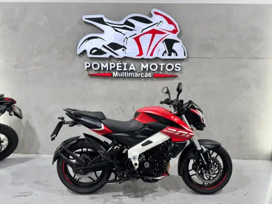 BAJAJ DOMINAR 200 