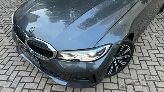 BMW-320i-2020