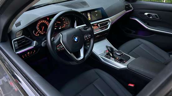 BMW-320i-2020