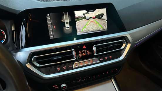 BMW-320i-2020