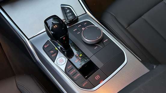 BMW-320i-2020