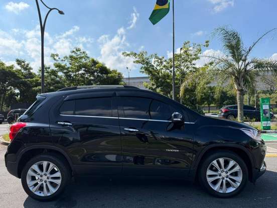 CHEVROLET-TRACKER-2018