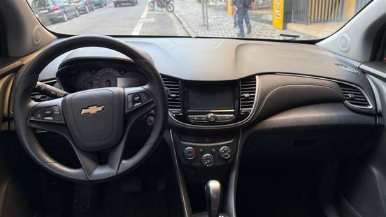 CHEVROLET-TRACKER-2018