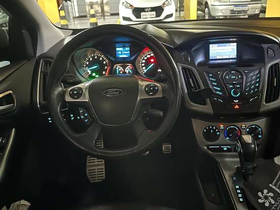 FORD-FOCUS-2.0 SE PLUS 16V FLEX 4P POWERSHIFT FORD-FOCUS-2013
