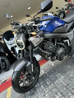 HONDA-CB 650R E-CLUTCH-2025