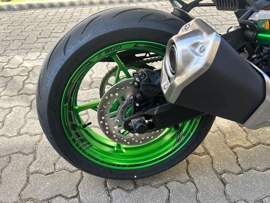 KAWASAKI-Z900 R EDITION-2025