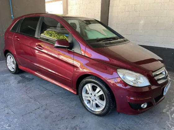 MERCEDES-BENZ B 180 1.7 8V GASOLINA 4P AUTOMÁTICO