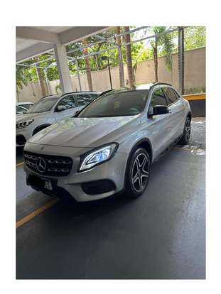 MERCEDES-BENZ-GLA 250-2020