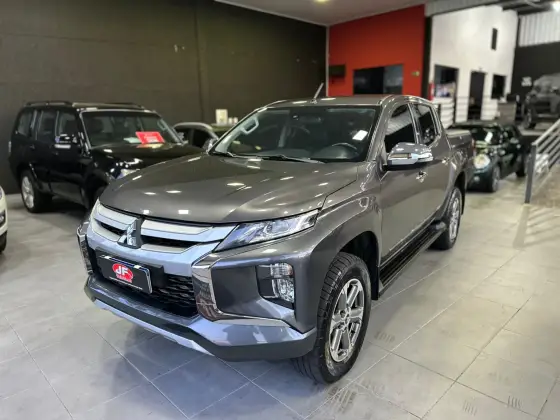 MITSUBISHI L200 TRITON 2.4 16V TURBO DIESEL SPORT HPE CD 4P 4X4 AUTOMÁTICO