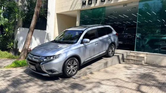 MITSUBISHI OUTLANDER 3.0 GT 4X4 V6 24V GASOLINA 4P AUTOMÁTICO