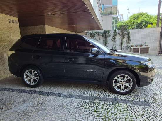 MITSUBISHI-OUTLANDER-2.0 16V GASOLINA 4P AUTOMÁTICO MITSUBISHI-OUTLANDER-2014