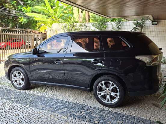MITSUBISHI-OUTLANDER-2.0 16V GASOLINA 4P AUTOMÁTICO MITSUBISHI-OUTLANDER-2014