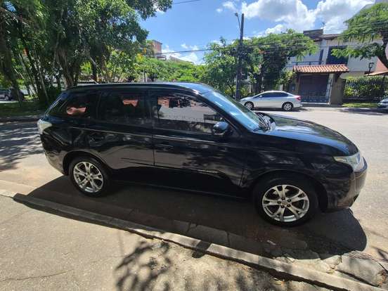 MITSUBISHI-OUTLANDER-2.0 16V GASOLINA 4P AUTOMÁTICO MITSUBISHI-OUTLANDER-2014