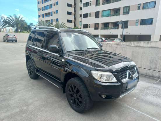 MITSUBISHI-PAJERO TR4-2.0 4X4 16V 140CV FLEX 4P AUTOMÁTICO MITSUBISHI-PAJERO TR4-2013