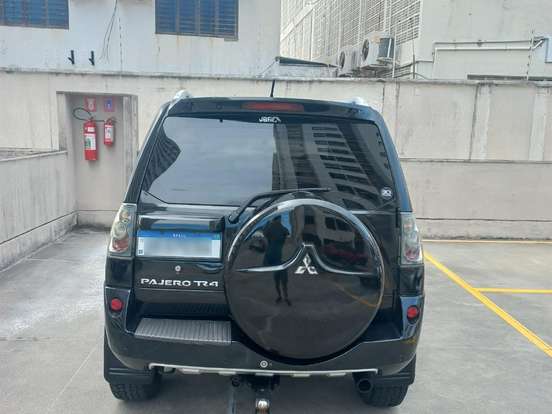 MITSUBISHI-PAJERO TR4-2.0 4X4 16V 140CV FLEX 4P AUTOMÁTICO MITSUBISHI-PAJERO TR4-2013