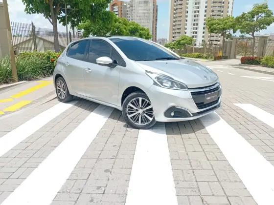 PEUGEOT 208 1.6 GRIFFE 16V FLEX 4P AUTOMÁTICO