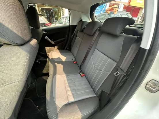 PEUGEOT-208-2017