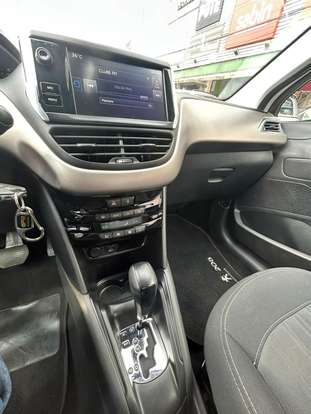 PEUGEOT-208-2017