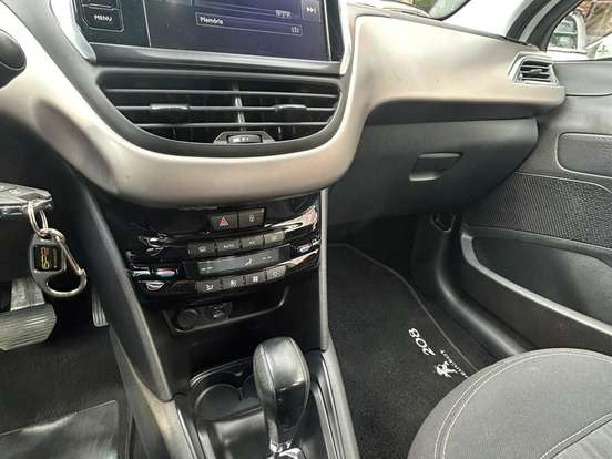 PEUGEOT-208-1.6 GRIFFE 16V FLEX 4P AUTOMÁTICO PEUGEOT-208-2017