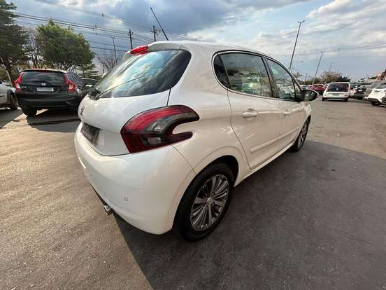 PEUGEOT-208-2017