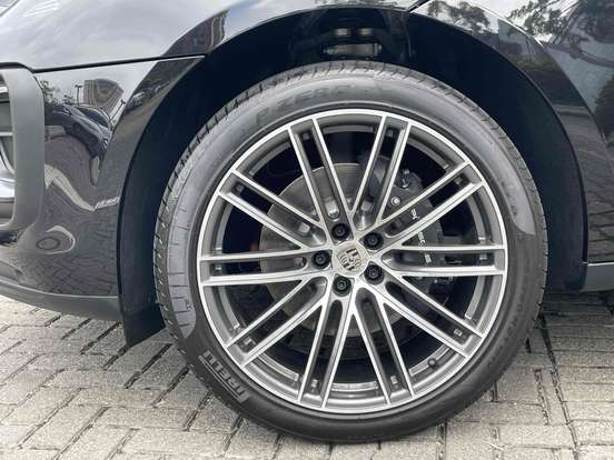 PORSCHE-MACAN-2025