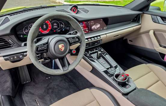 PORSCHE-911-2025