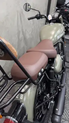 ROYAL ENFIELD-CLASSIC 350-2025