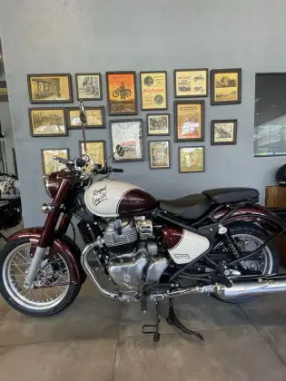 ROYAL ENFIELD CLASSIC 650 VALLAM RED 