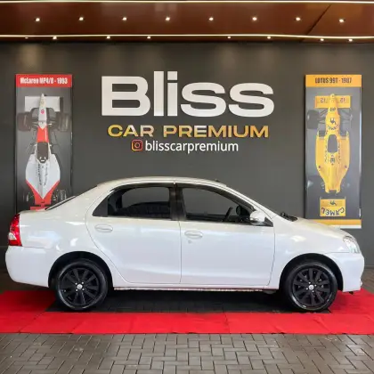 TOYOTA ETIOS 1.5 PLATINUM SEDAN 16V FLEX 4P MANUAL