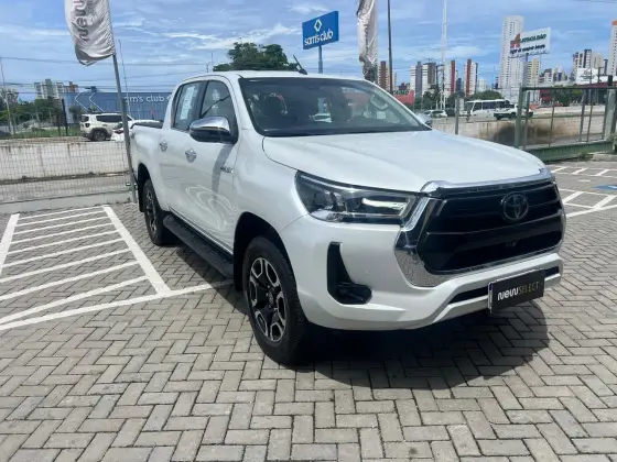 TOYOTA HILUX 2.8 D-4D TURBO DIESEL CD SRX 4X4 AUTOMÁTICO