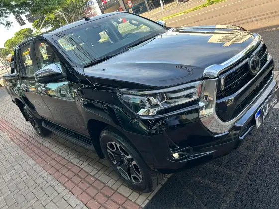 TOYOTA HILUX 2.8 D-4D TURBO DIESEL CD SRX 4X4 AUTOMÁTICO