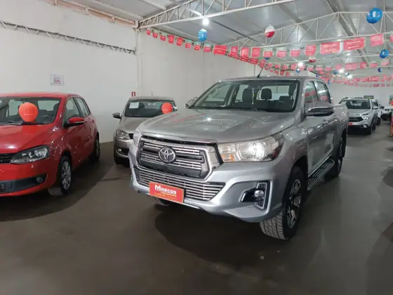 TOYOTA HILUX 2.8 SR 4X4 CD 16V DIESEL 4P AUTOMÁTICO TOYOTA HILUX 2.8 SR 4X4 CD 16V DIESEL 4P AUTOMÁTICO