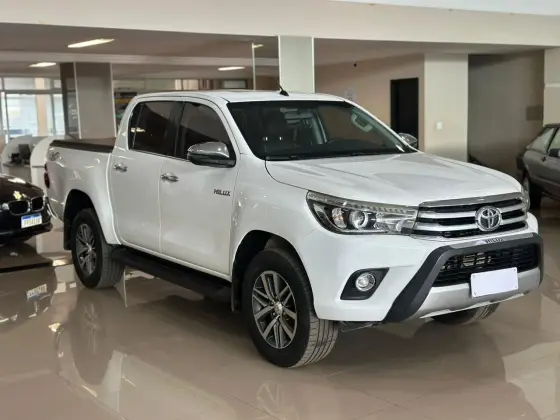 TOYOTA HILUX 2.8 SRX 4X4 CD 16V DIESEL 4P AUTOMÁTICO TOYOTA HILUX 2.8 SRX 4X4 CD 16V DIESEL 4P AUTOMÁTICO