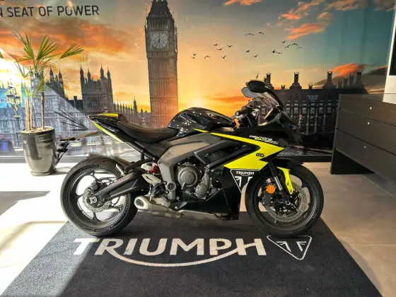 TRIUMPH DAYTONA 660 