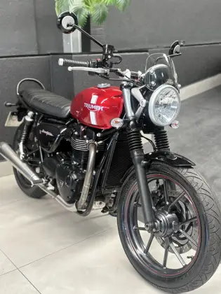 TRIUMPH STREET TWIN 