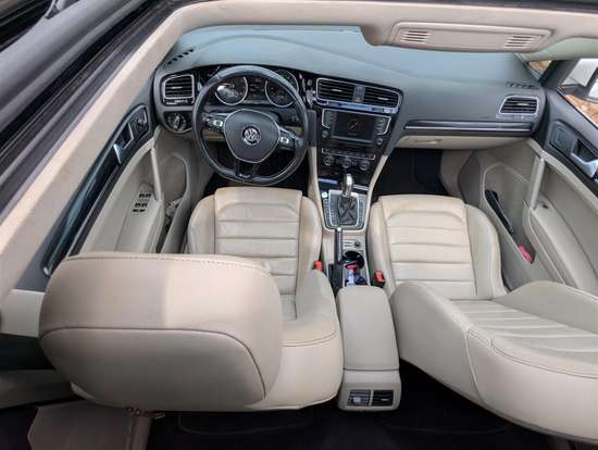 VOLKSWAGEN-GOLF-2016