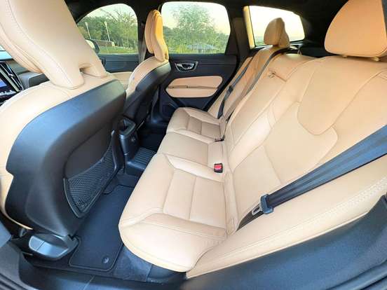 VOLVO-XC60-2021
