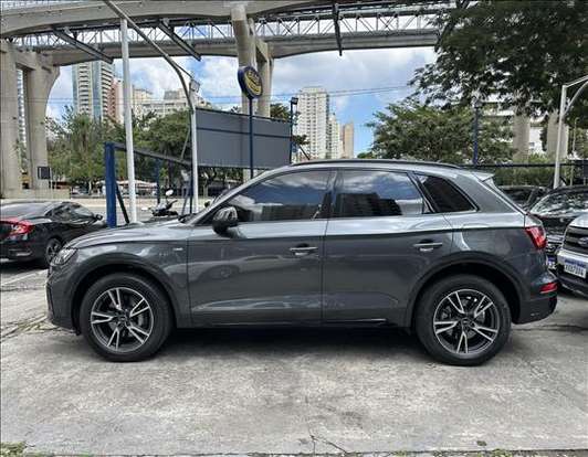 AUDI-Q5-2023