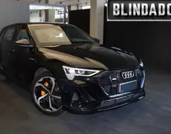 AUDI E-TRON ELÉTRICO PERFORMANCE BLACK QUATTRO AUDI E-TRON ELÉTRICO PERFORMANCE BLACK QUATTRO