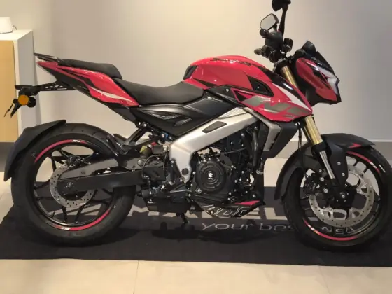 BAJAJ DOMINAR NS400Z BAJAJ DOMINAR NS400Z