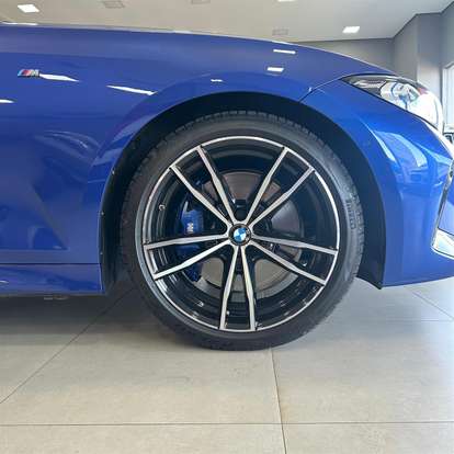 BMW-320i-2022