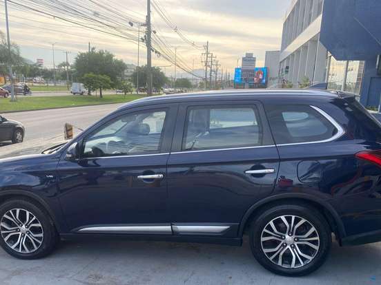 MITSUBISHI-OUTLANDER-3.0 GT 4X4 V6 24V GASOLINA 4P AUTOMÁTICO MITSUBISHI-OUTLANDER-2017