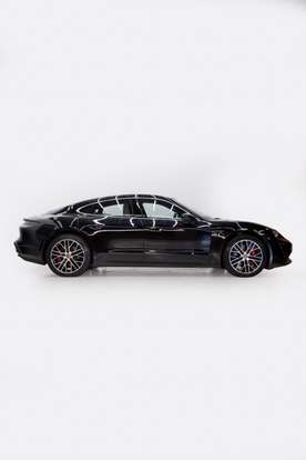 PORSCHE-TAYCAN-2020