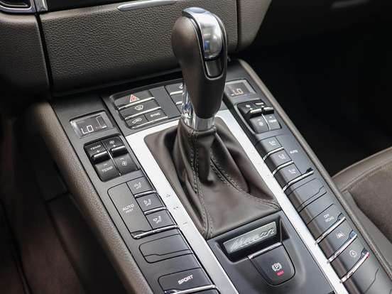 PORSCHE-MACAN-2.0 16V GASOLINA 4P AUTOMÁTICO PORSCHE-MACAN-2017